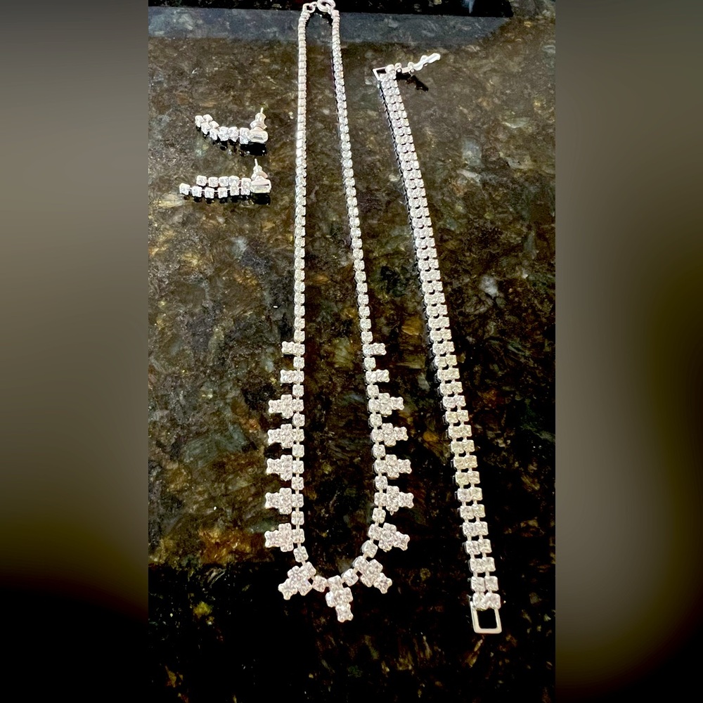VINTAGE crystal necklace / earrings / bracelet